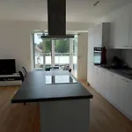 Grosse Moderne Penthouse Mit Dachterrasse *